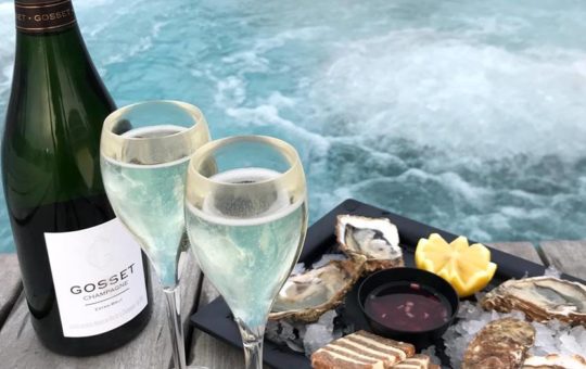 afterwork dans les bains avec huîtres et champagne