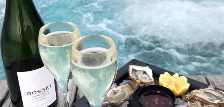 afterwork dans les bains avec huîtres et champagne