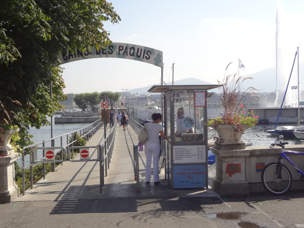 Entrée des bains des paquis à Genève