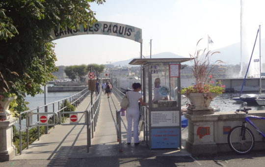 Entrée des bains des paquis à Genève