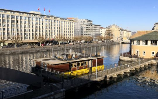 bateau lavoir au soleil