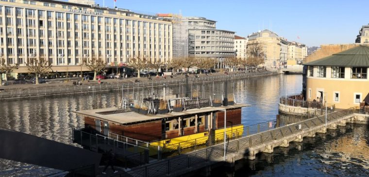 bateau lavoir au soleil