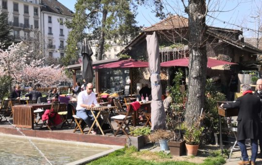 Cottage Café au printemps