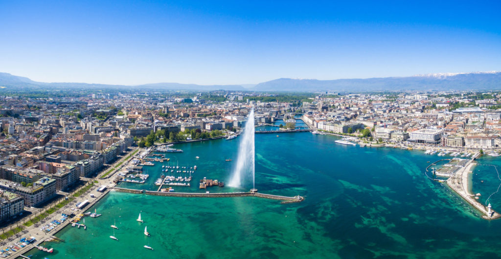 vue aérienne de la rade et du jet d'eau