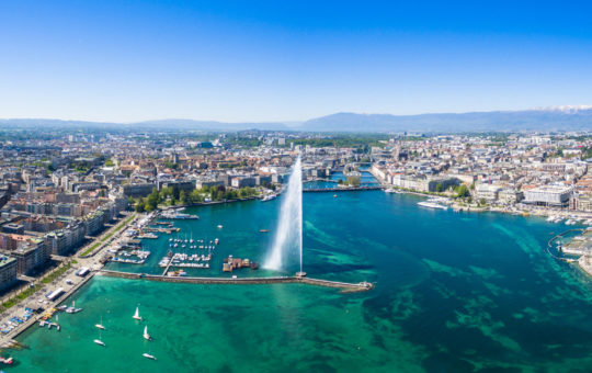 vue aérienne de la rade et du jet d'eau