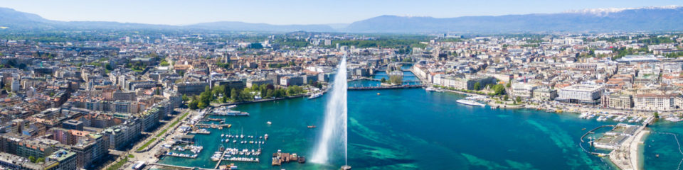 vue aérienne de la rade et du jet d'eau