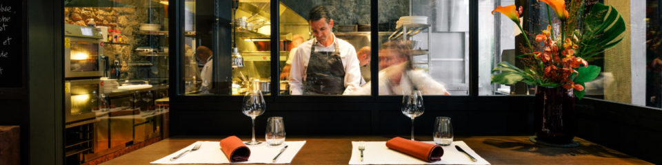 Vue sur la cuisine du restaurant Le Flacon