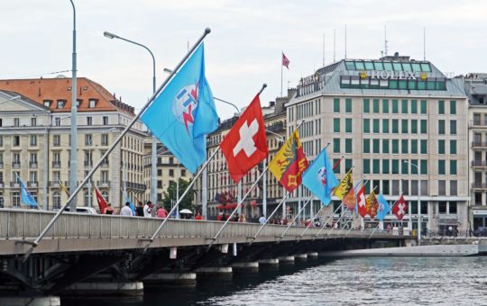 Vue sur le pont du mont blanc à genève