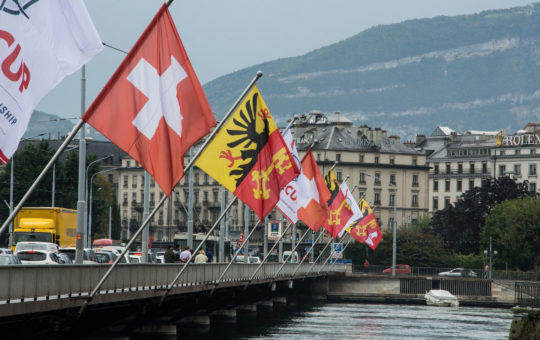 drapeaux pont du mont blanc