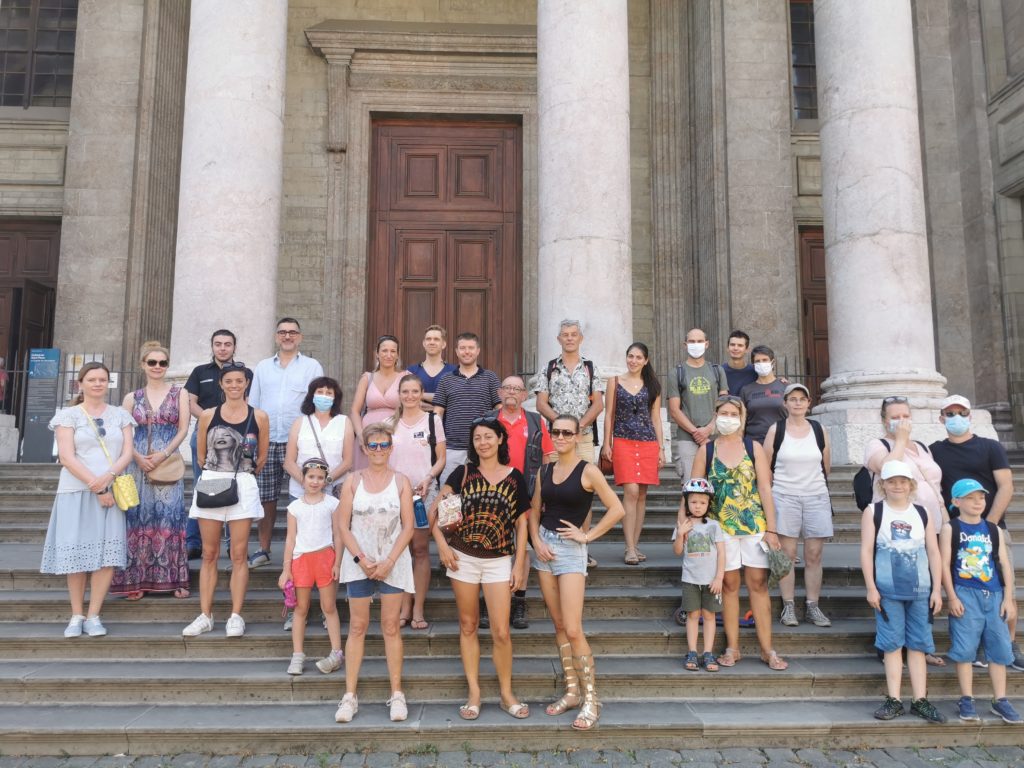 groupe sur le perron de l'église genève