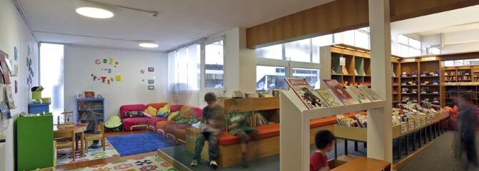 bibliothèque avec enfants