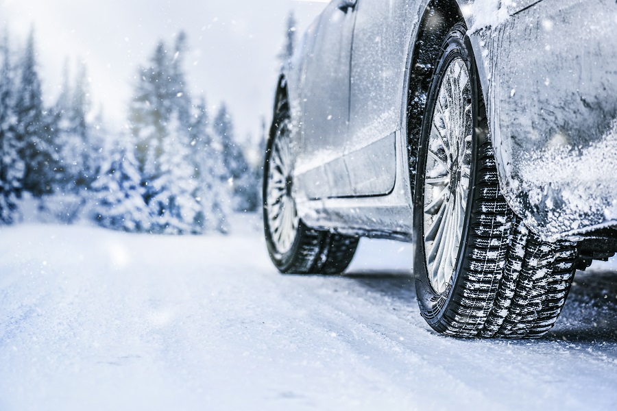 voiture dans la neige